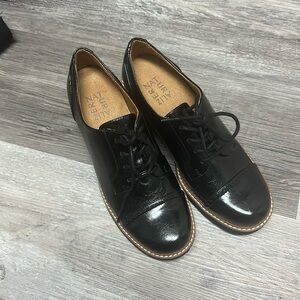 Naturalizer black patent shoe new without box